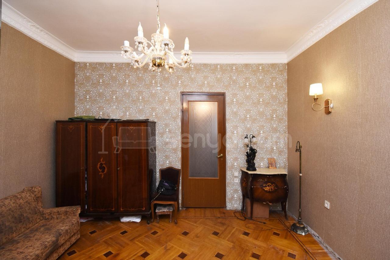 3 Սենյականոց Բնակարան Քարե Շենքում, 89քմ, 4/5 հարկ, Նորմալ Վիճակում