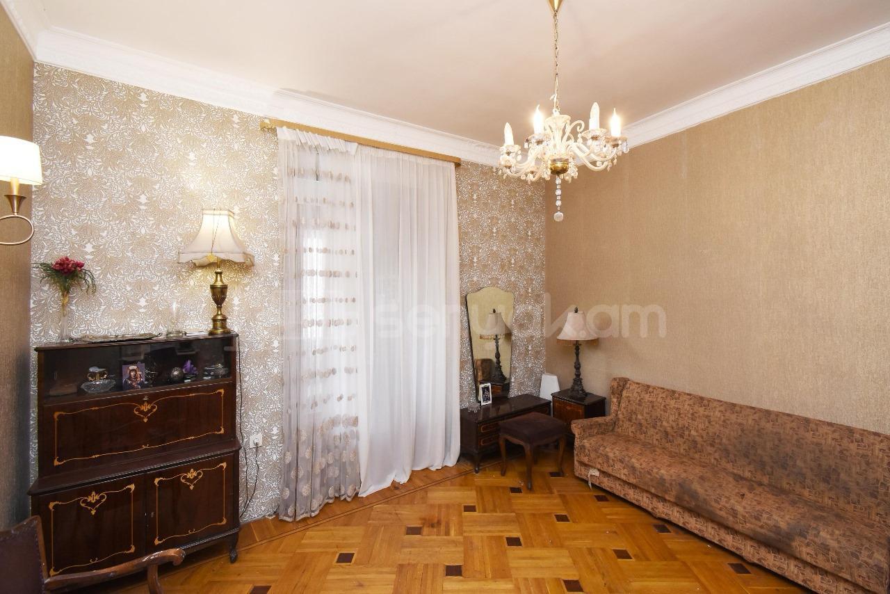 3 Սենյականոց Բնակարան Քարե Շենքում, 89քմ, 4/5 հարկ, Նորմալ Վիճակում