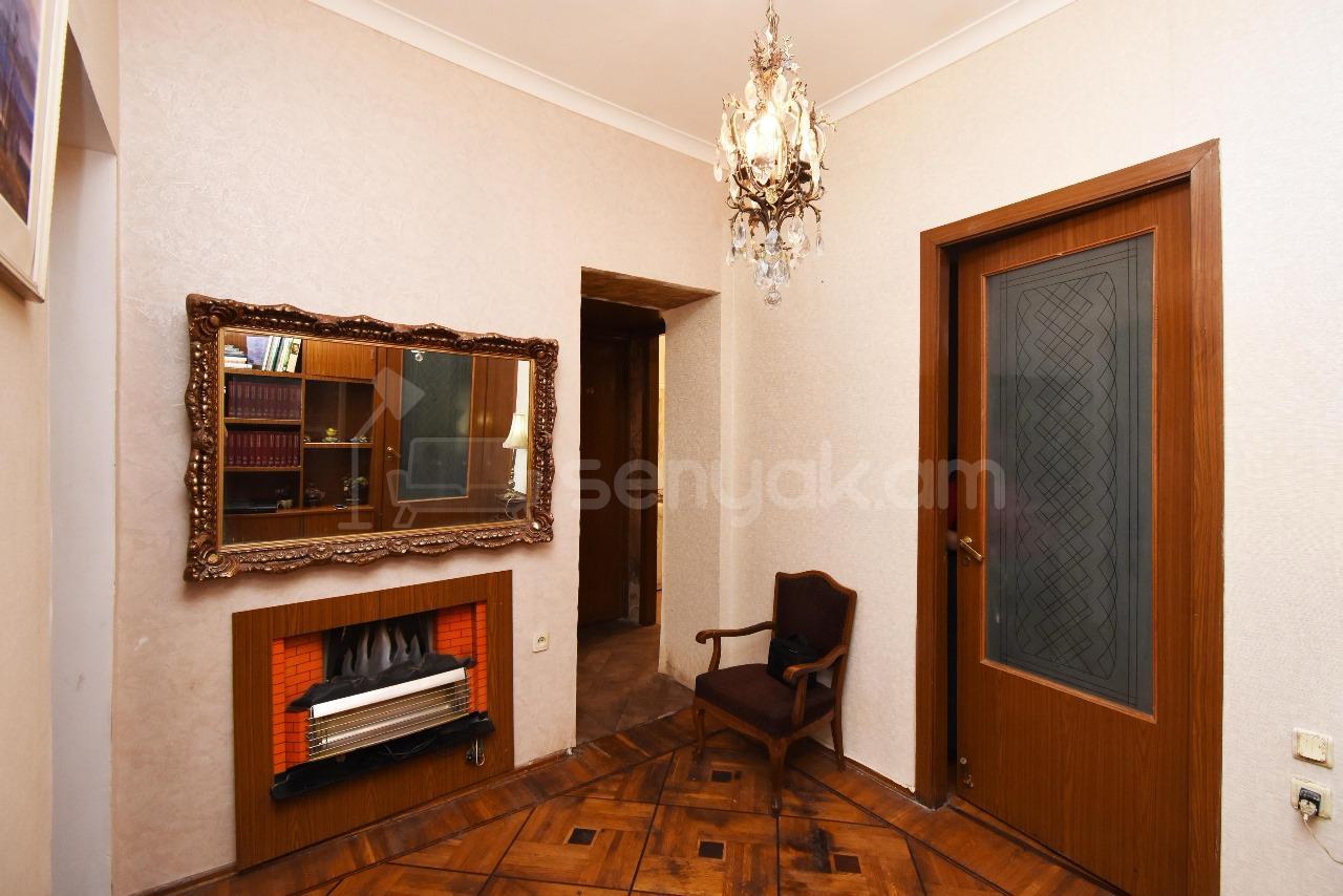 3 Սենյականոց Բնակարան Քարե Շենքում, 89քմ, 4/5 հարկ, Նորմալ Վիճակում