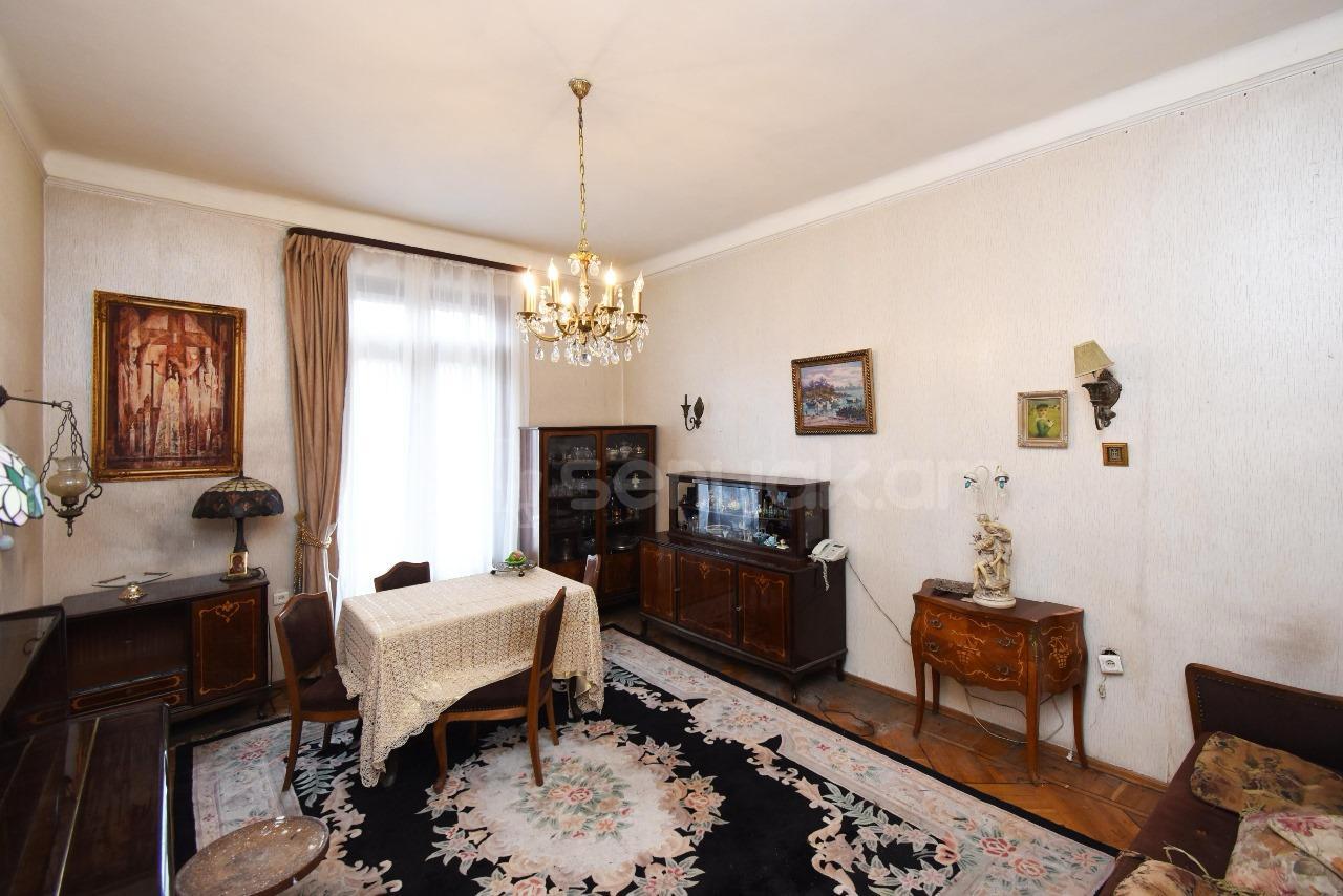 3 Սենյականոց Բնակարան Քարե Շենքում, 89քմ, 4/5 հարկ, Նորմալ Վիճակում