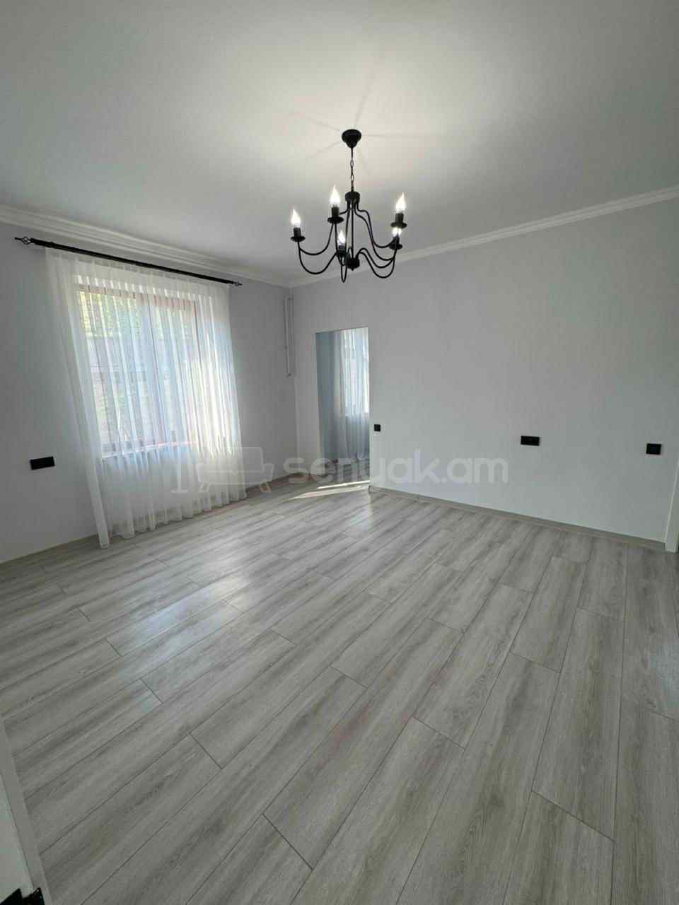 2 Սենյականոց Բնակարան Քարե Շենքում, 46քմ, 1/5 հարկ, Կապիտալ Վերանորոգված