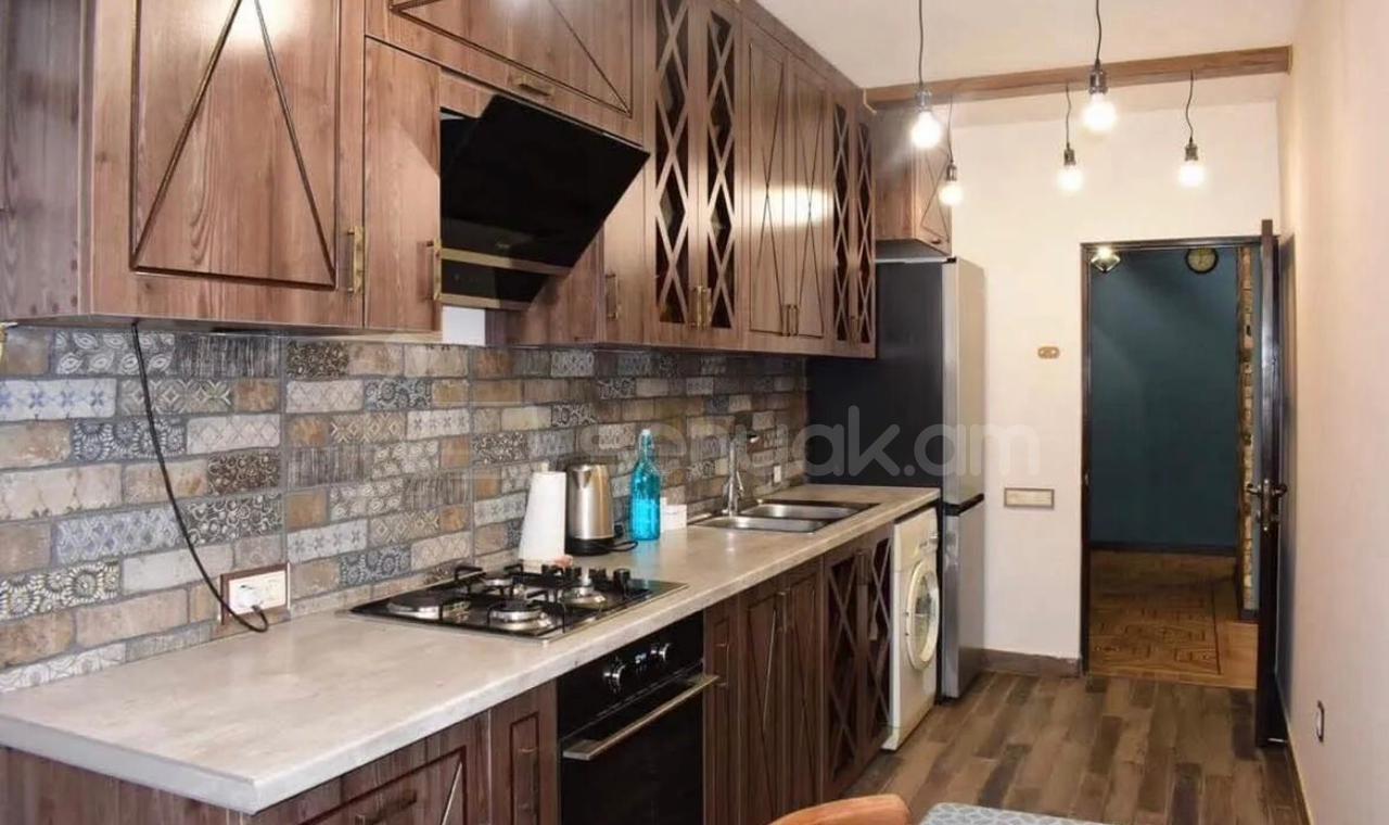 2 Սենյականոց Բնակարան Քարե Շենքում, 76քմ, 5/7 հարկ, Կապիտալ Վերանորոգված, Կահավորված