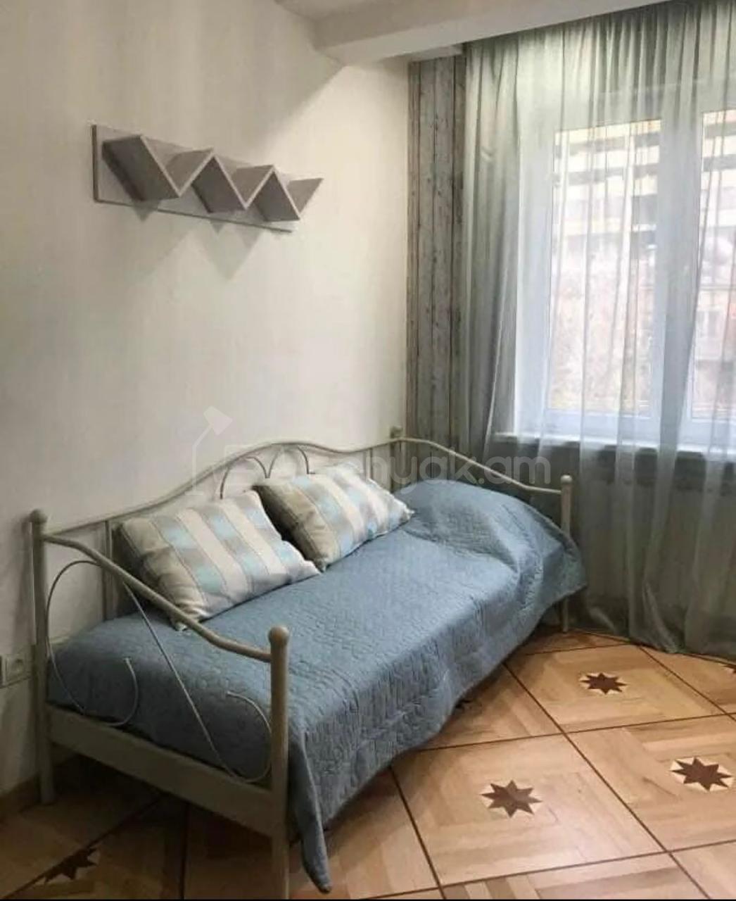 2 Սենյականոց Բնակարան Քարե Շենքում, 76քմ, 5/7 հարկ, Կապիտալ Վերանորոգված, Կահավորված