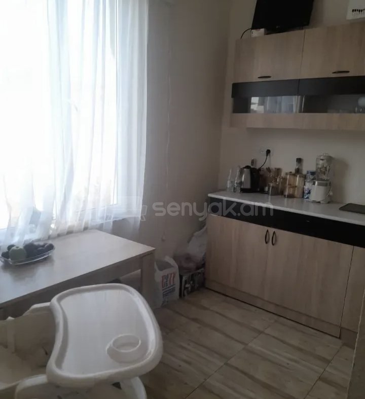 3 Սենյականոց Բնակարան Քարե Շենքում, 67քմ, 1/1 հարկ, Նորմալ Վիճակում, Կահավորված