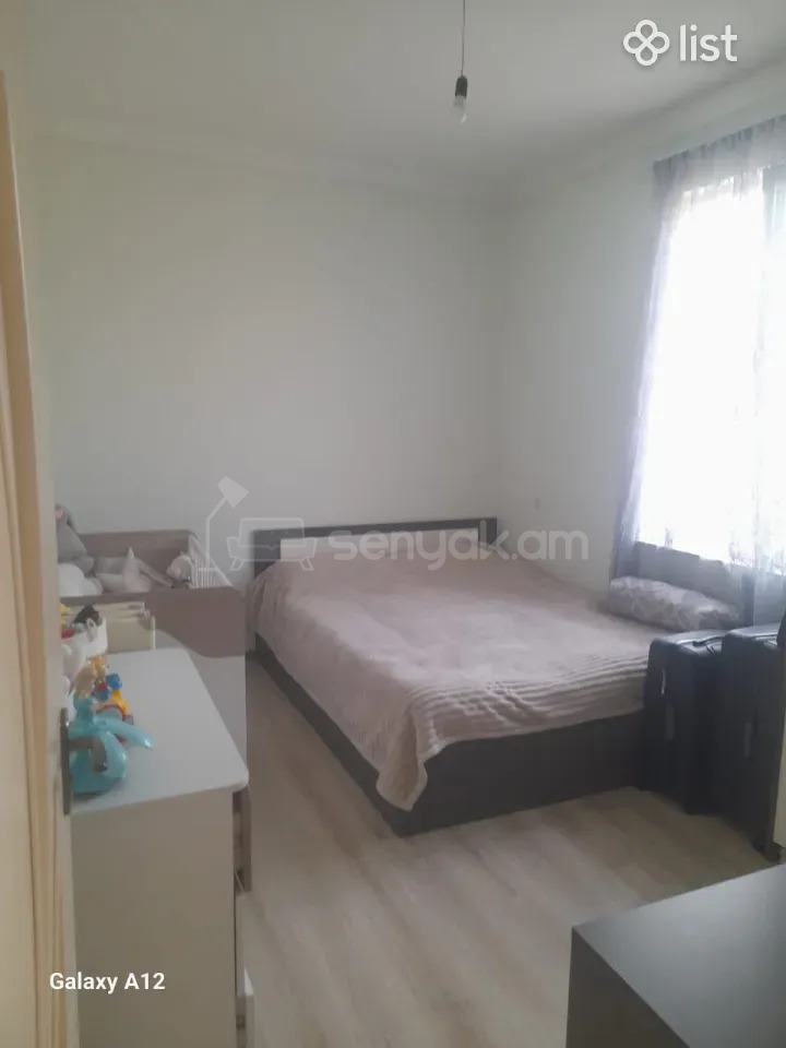 3 Սենյականոց Բնակարան Քարե Շենքում, 67քմ, 1/1 հարկ, Նորմալ Վիճակում, Կահավորված