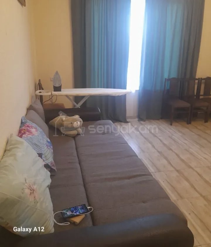 3 Սենյականոց Բնակարան Քարե Շենքում, 67քմ, 1/1 հարկ, Նորմալ Վիճակում, Կահավորված
