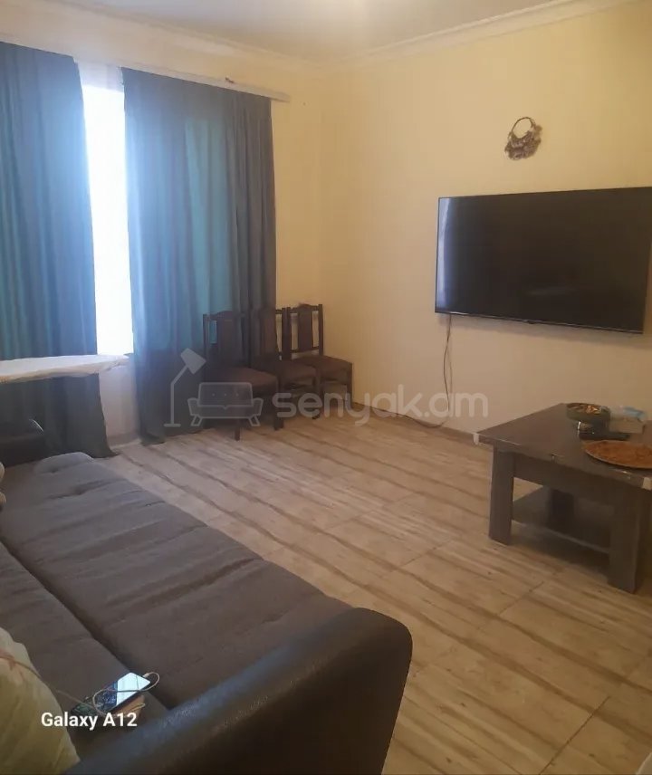 3 Սենյականոց Բնակարան Քարե Շենքում, 67քմ, 1/1 հարկ, Նորմալ Վիճակում, Կահավորված