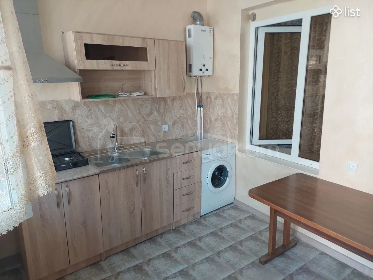 2 Սենյականոց Բնակարան Քարե Շենքում, 40քմ, 1/1 հարկ, Նորմալ Վիճակում, Կահավորված