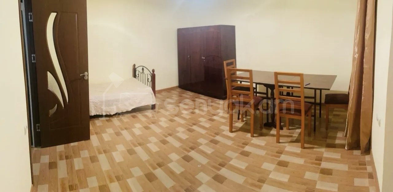 3 Սենյականոց Բնակարան Քարե Շենքում, 78քմ, 1/1 հարկ, Նորմալ Վիճակում, Կահավորված, Արևկող