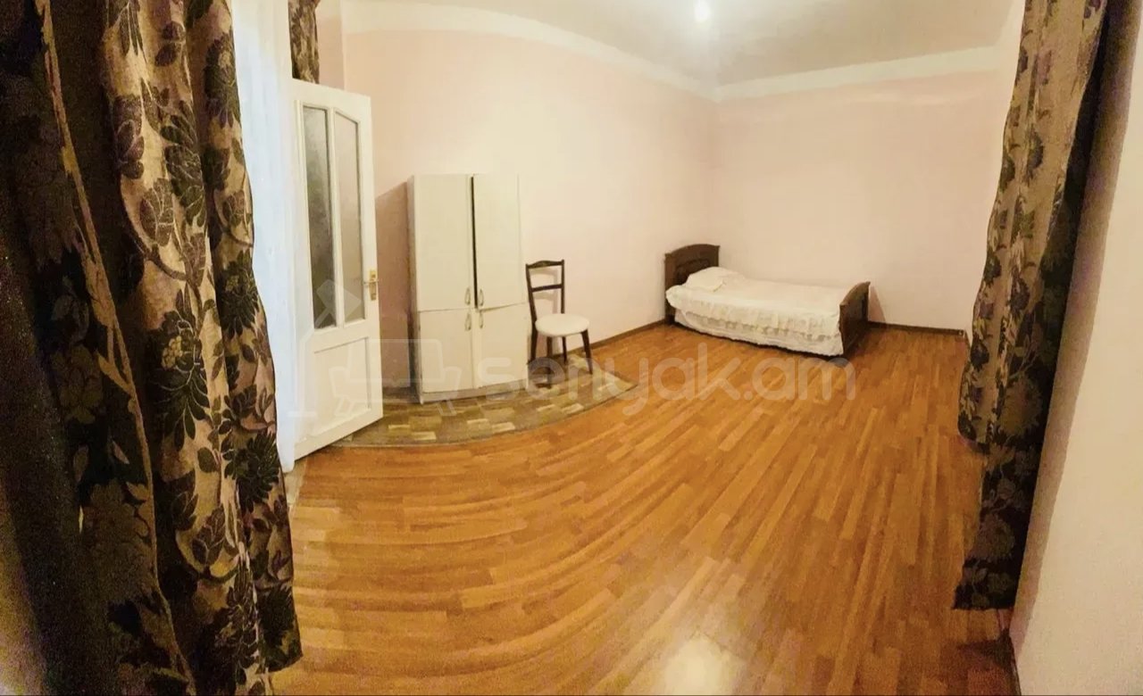 3 Սենյականոց Բնակարան Քարե Շենքում, 78քմ, 1/1 հարկ, Նորմալ Վիճակում, Կահավորված, Արևկող