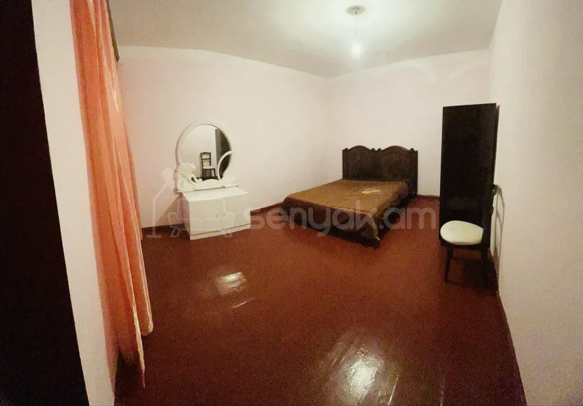 3 Սենյականոց Բնակարան Քարե Շենքում, 78քմ, 1/1 հարկ, Նորմալ Վիճակում, Կահավորված, Արևկող