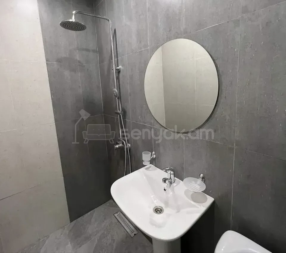 1 Սենյականոց Բնակարան Քարե Շենքում, 38քմ, 1/1 հարկ, Նորմալ Վիճակում, Կահավորված