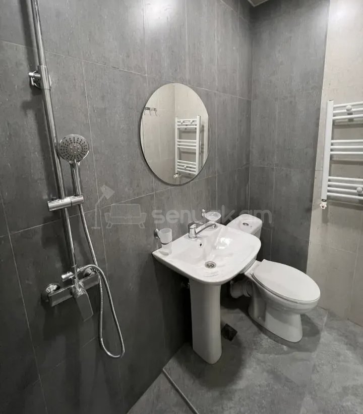 1 Սենյականոց Բնակարան Քարե Շենքում, 38քմ, 1/1 հարկ, Նորմալ Վիճակում, Կահավորված