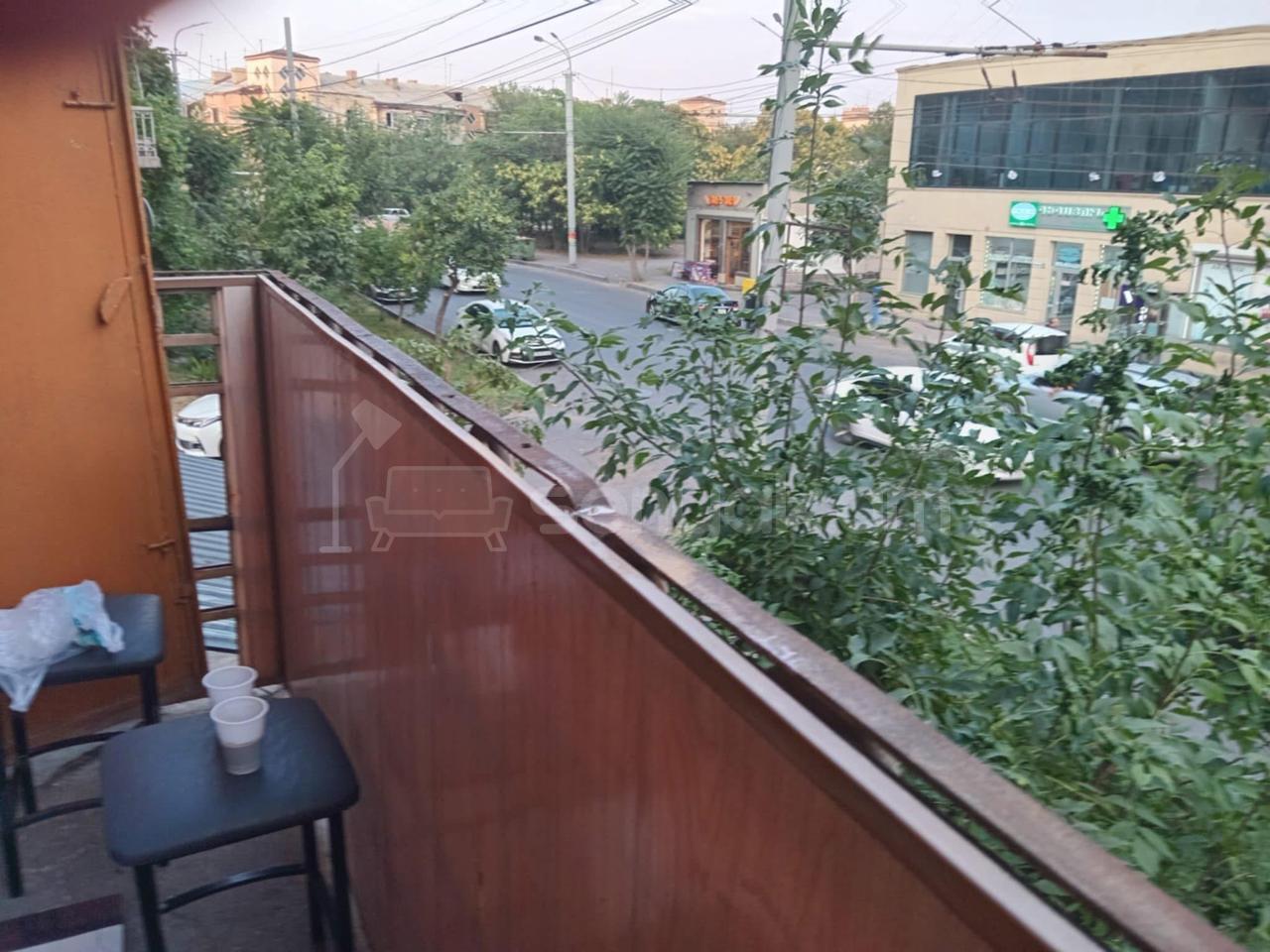 2 Սենյականոց Բնակարան Քարե Շենքում, 48քմ, 1/1 հարկ, Նորմալ Վիճակում, Կահավորված