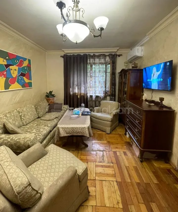1 Սենյականոց Բնակարան Քարե Շենքում, 42քմ, 2/4 հարկ, Նորմալ Վիճակում, Կահավորված