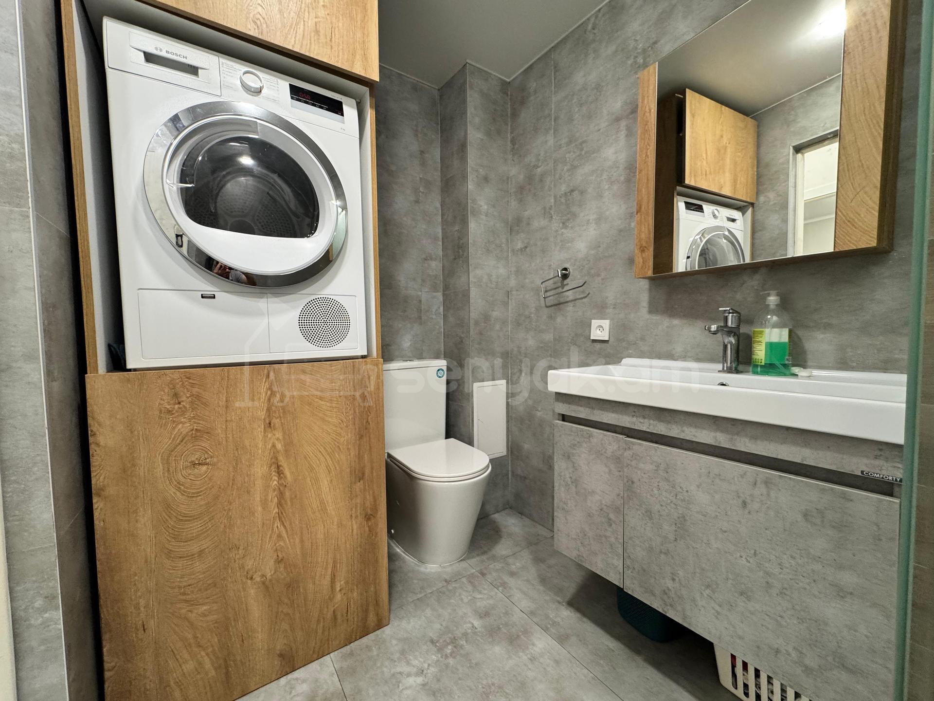 4 Սենյականոց Բնակարան Քարե Շենքում, 85քմ, 2/5 հարկ, Կապիտալ Վերանորոգված