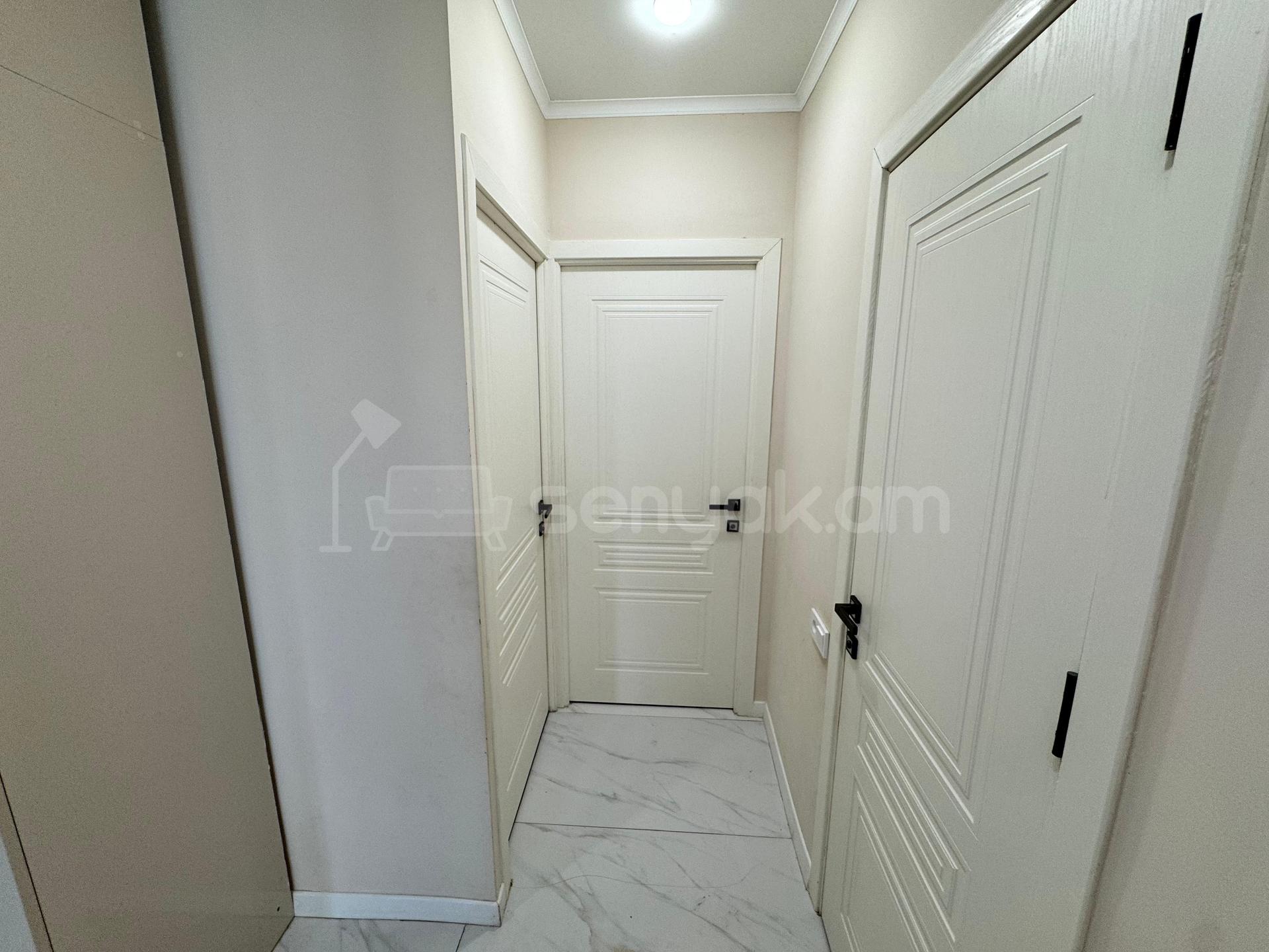 4 Սենյականոց Բնակարան Քարե Շենքում, 85քմ, 2/5 հարկ, Կապիտալ Վերանորոգված