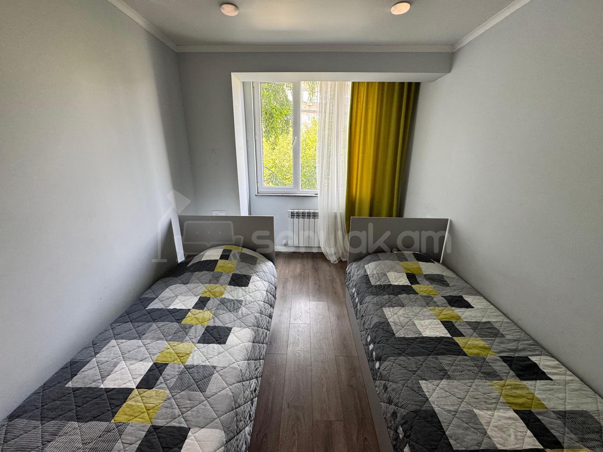 4 Սենյականոց Բնակարան Քարե Շենքում, 85քմ, 2/5 հարկ, Կապիտալ Վերանորոգված