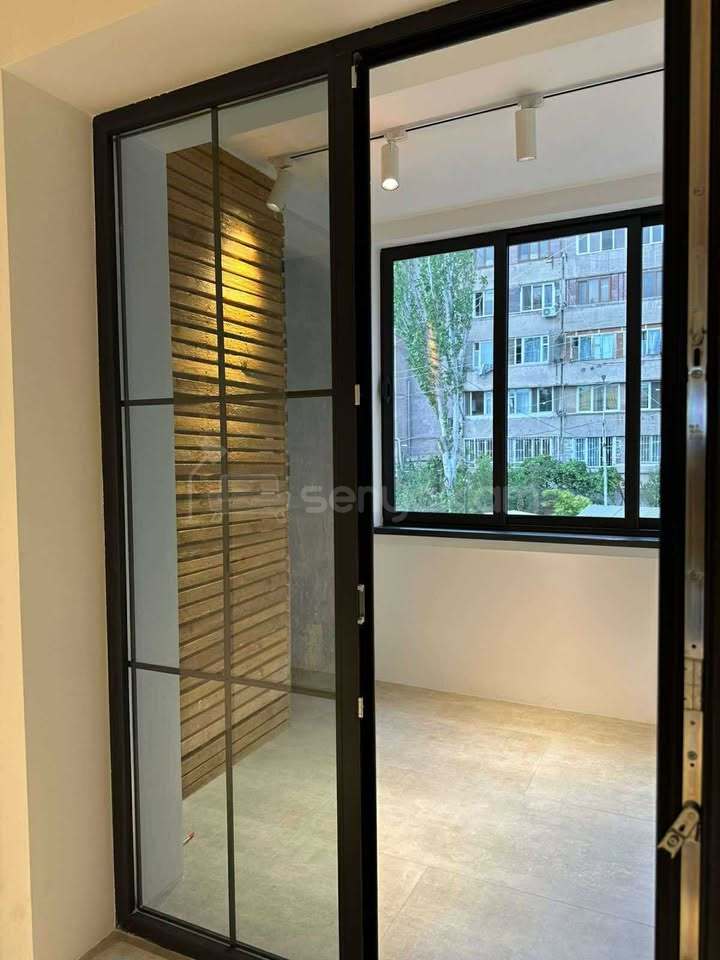 2 Սենյականոց Բնակարան Քարե Շենքում, 58քմ, 4/5 հարկ, Դիզայներական Վերանորոգված