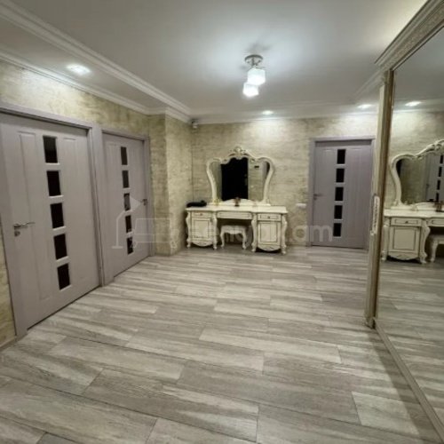 3 Սենյականոց Բնակարան Քարե Շենքում, 100քմ, 4/5 հարկ, Կապիտալ Վերանորոգված, Կահավորված, Արևկող