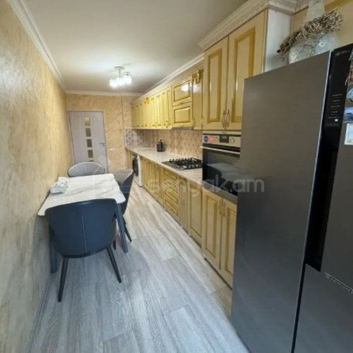 3 Սենյականոց Բնակարան Քարե Շենքում, 100քմ, 4/5 հարկ, Կապիտալ Վերանորոգված, Կահավորված, Արևկող