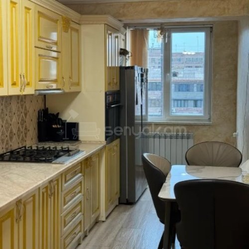 3 Սենյականոց Բնակարան Քարե Շենքում, 100քմ, 4/5 հարկ, Կապիտալ Վերանորոգված, Կահավորված, Արևկող