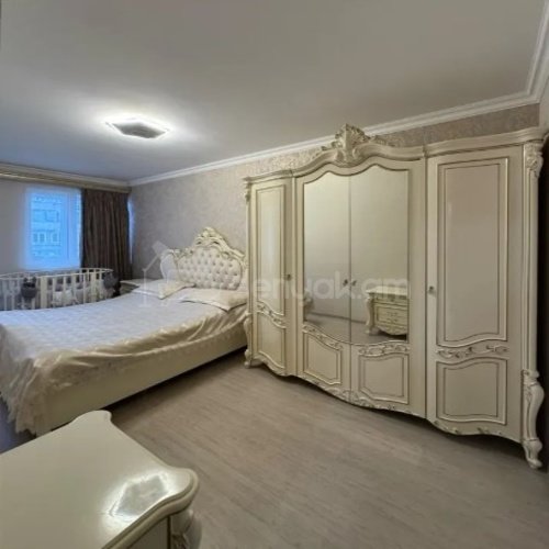 3 Սենյականոց Բնակարան Քարե Շենքում, 100քմ, 4/5 հարկ, Կապիտալ Վերանորոգված, Կահավորված, Արևկող