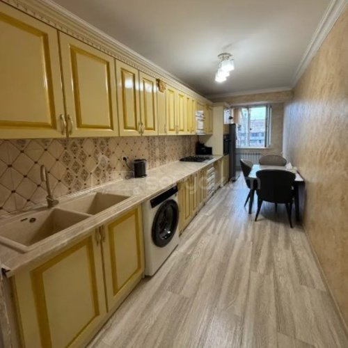 3 Սենյականոց Բնակարան Քարե Շենքում, 100քմ, 4/5 հարկ, Կապիտալ Վերանորոգված, Կահավորված, Արևկող