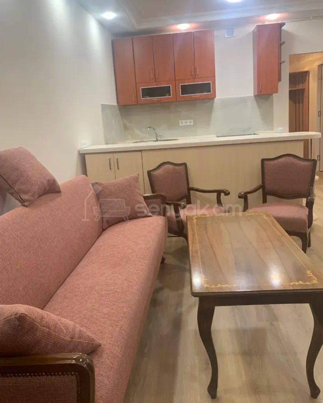 2 Սենյականոց Բնակարան Քարե Շենքում, 50քմ, 4/6 հարկ, Կապիտալ Վերանորոգված, Կահավորված