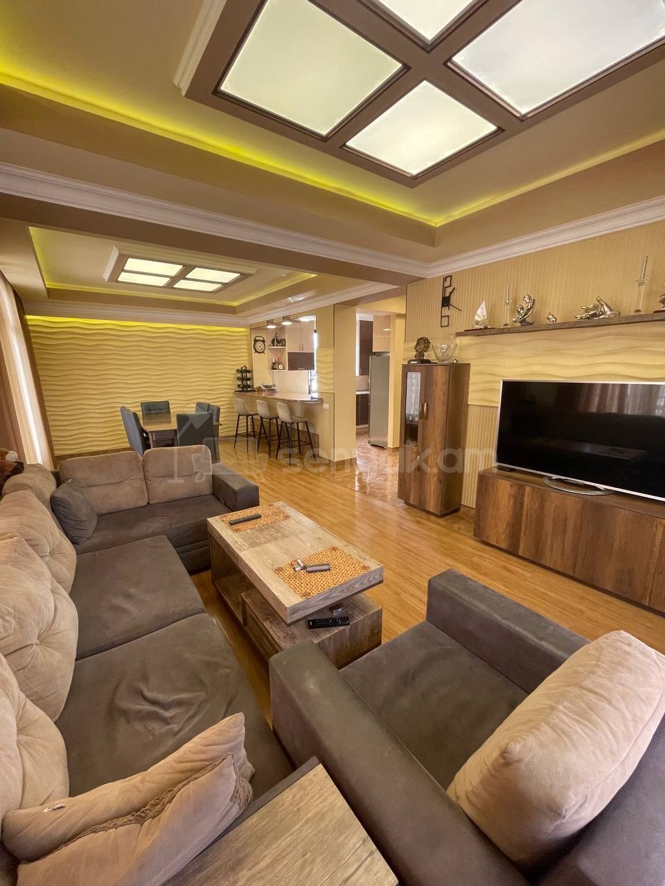 4 Սենյականոց Բնակարան Նորակառույց Քարե Շենքում, 160քմ, 5/5 հարկ, Կապիտալ Վերանորոգված