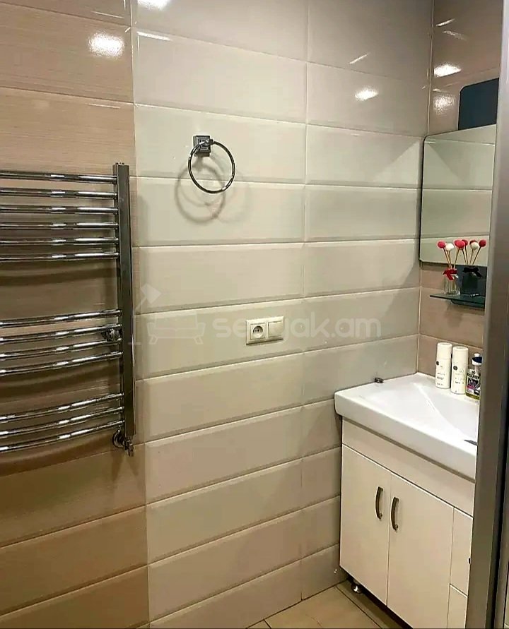 4 Սենյականոց Բնակարան Նորակառույց Քարե Շենքում, 160քմ, 5/5 հարկ, Կապիտալ Վերանորոգված