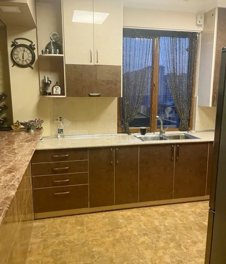 4 Սենյականոց Բնակարան Նորակառույց Քարե Շենքում, 160քմ, 5/5 հարկ, Կապիտալ Վերանորոգված