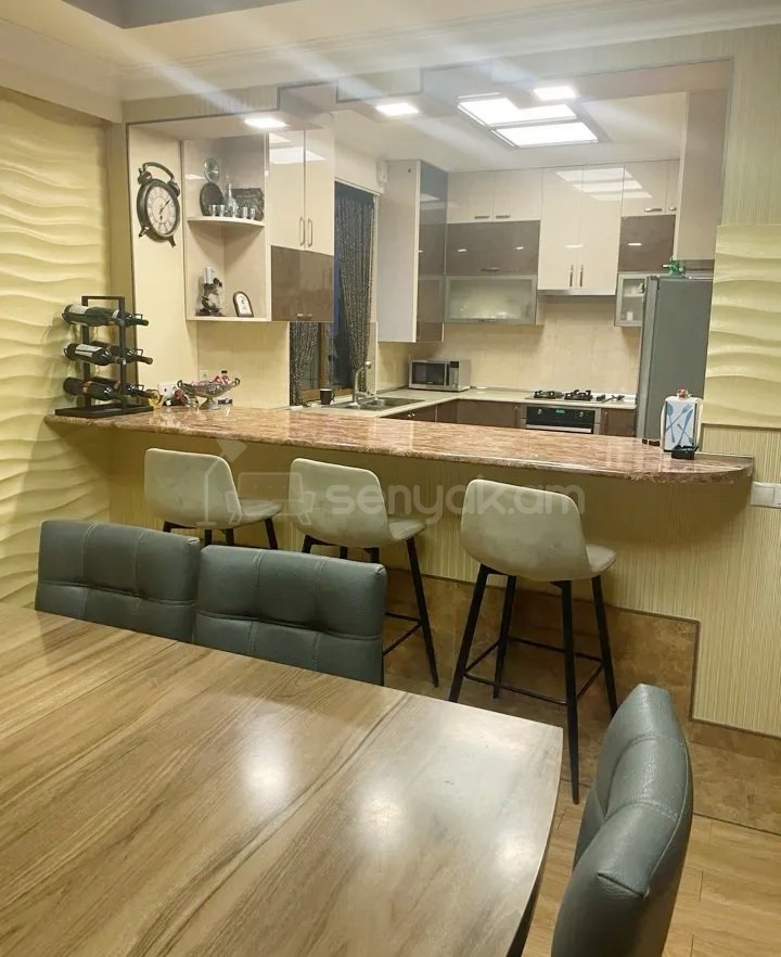 4 Սենյականոց Բնակարան Նորակառույց Քարե Շենքում, 160քմ, 5/5 հարկ, Կապիտալ Վերանորոգված