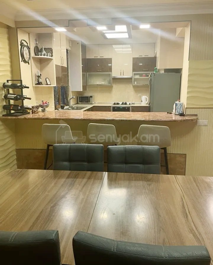 4 Սենյականոց Բնակարան Նորակառույց Քարե Շենքում, 160քմ, 5/5 հարկ, Կապիտալ Վերանորոգված