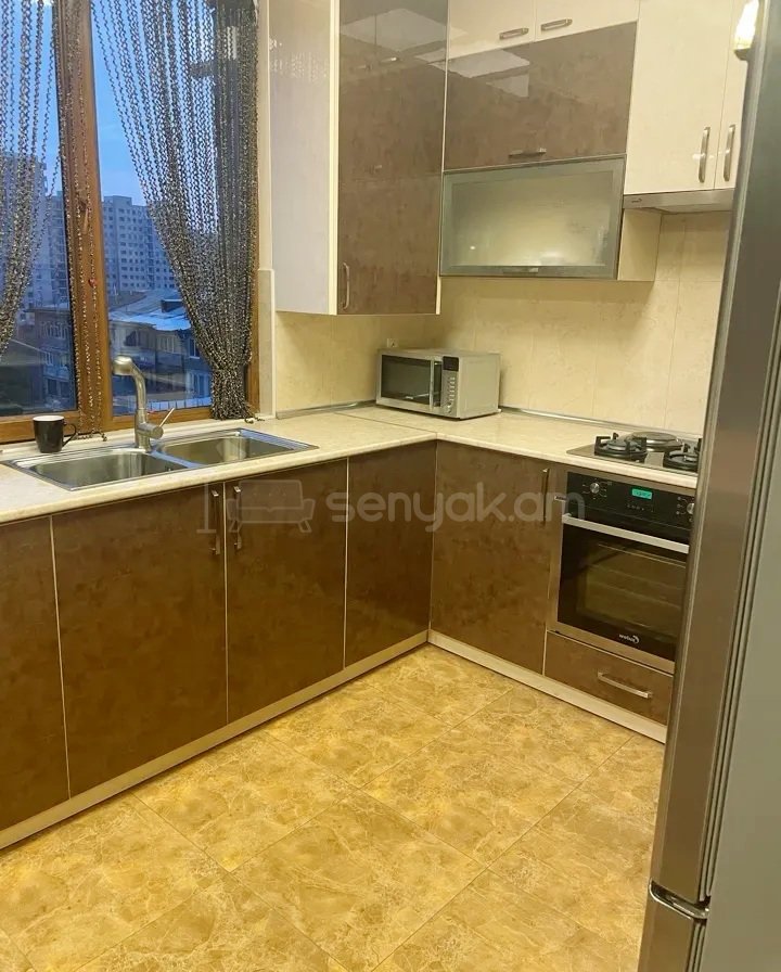 4 Սենյականոց Բնակարան Նորակառույց Քարե Շենքում, 160քմ, 5/5 հարկ, Կապիտալ Վերանորոգված