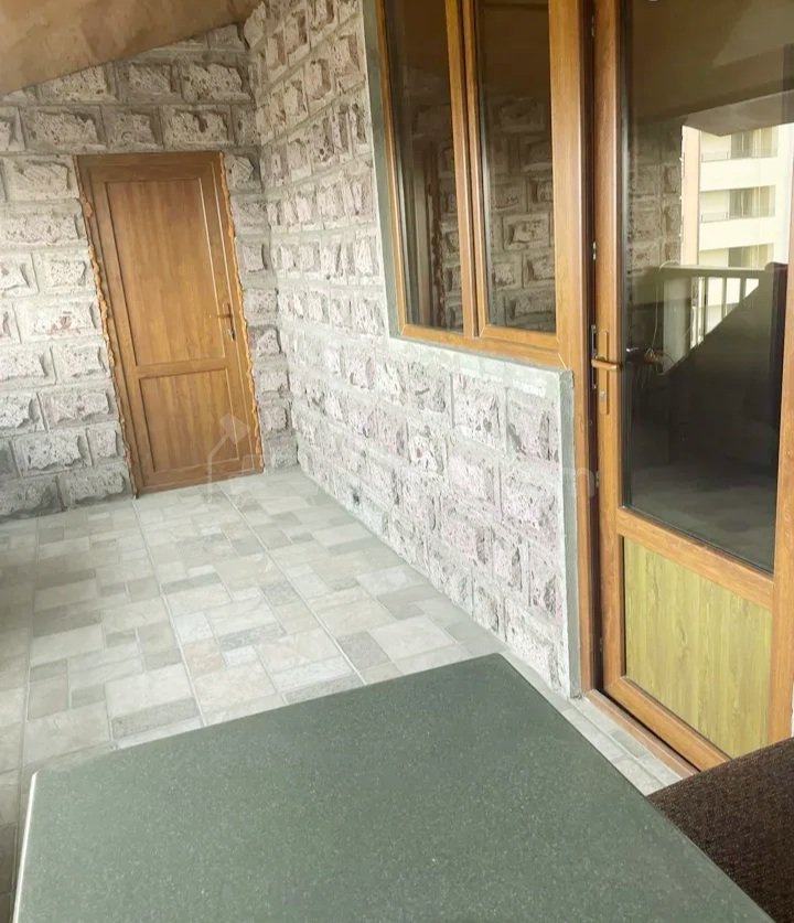 4 Սենյականոց Բնակարան Նորակառույց Քարե Շենքում, 160քմ, 5/5 հարկ, Կապիտալ Վերանորոգված