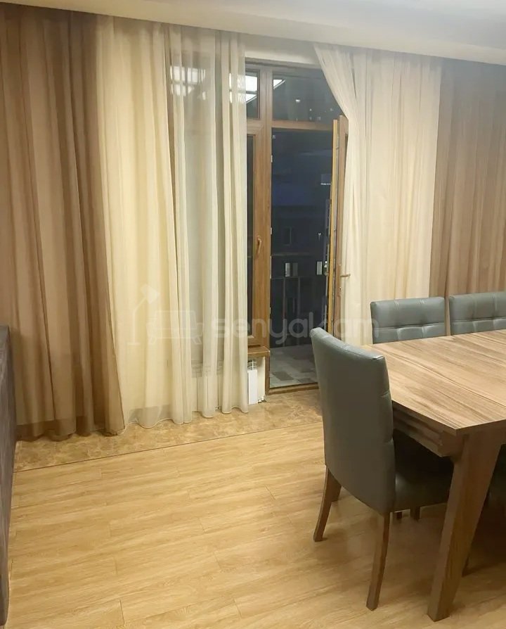 4 Սենյականոց Բնակարան Նորակառույց Քարե Շենքում, 160քմ, 5/5 հարկ, Կապիտալ Վերանորոգված