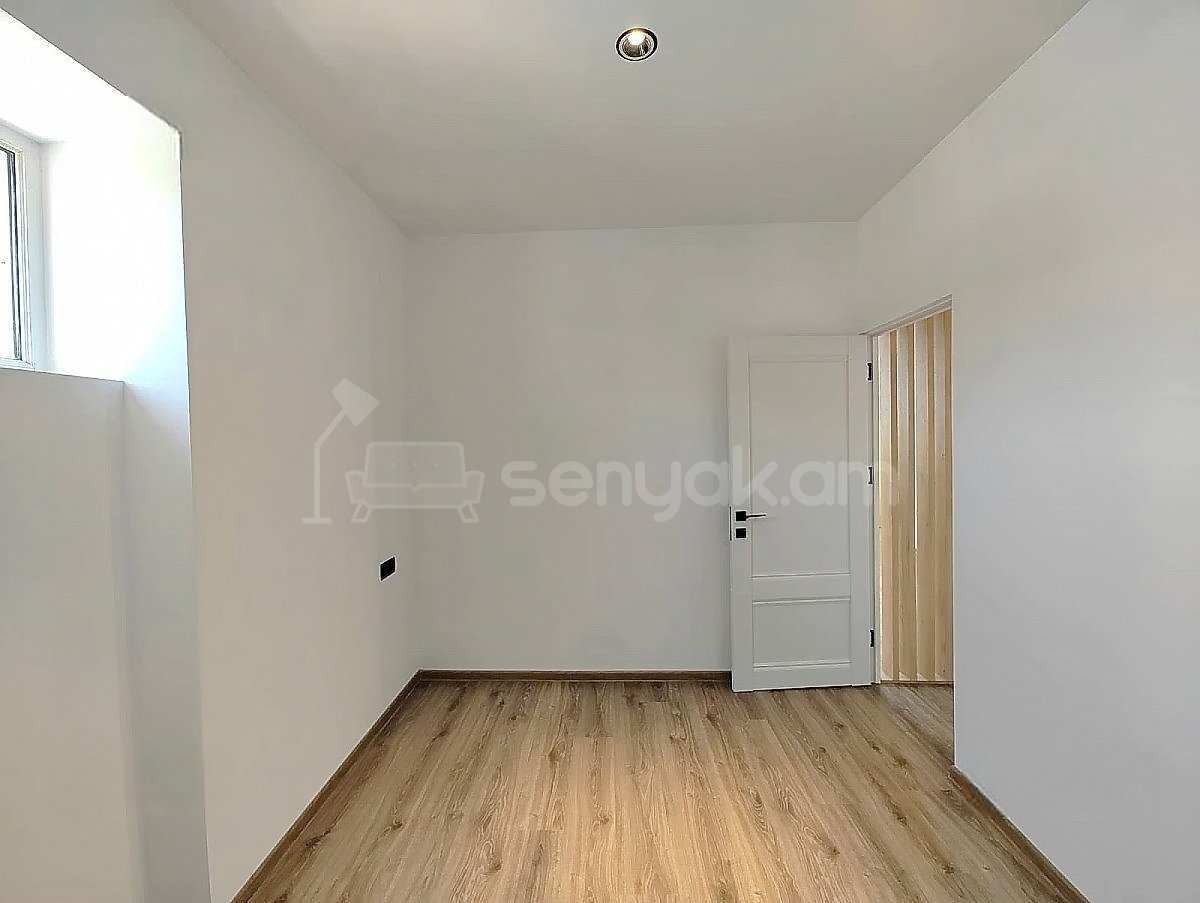 2 Սենյականոց Բնակարան Քարե Շենքում, 51քմ, 4/5 հարկ, Կապիտալ Վերանորոգված