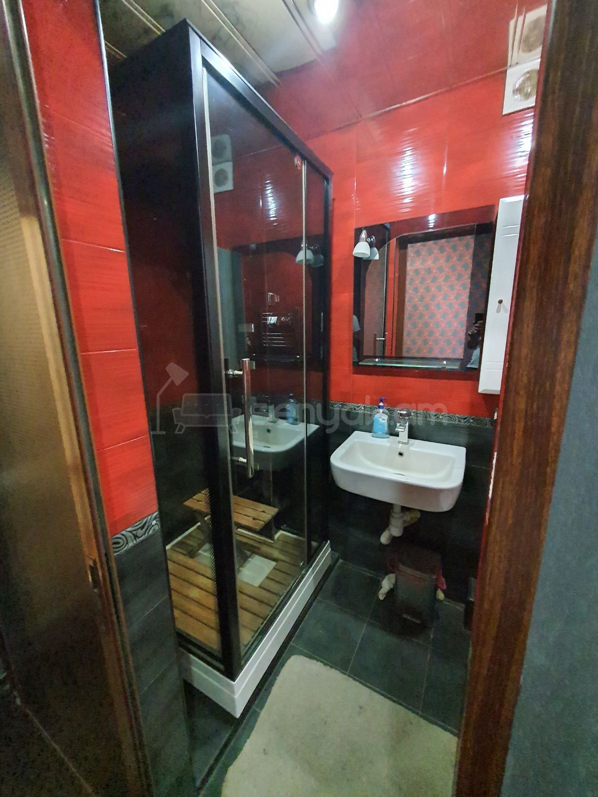 3 Սենյականոց Բնակարան Քարե Շենքում, 125քմ, 5/5 հարկ, Կապիտալ Վերանորոգված