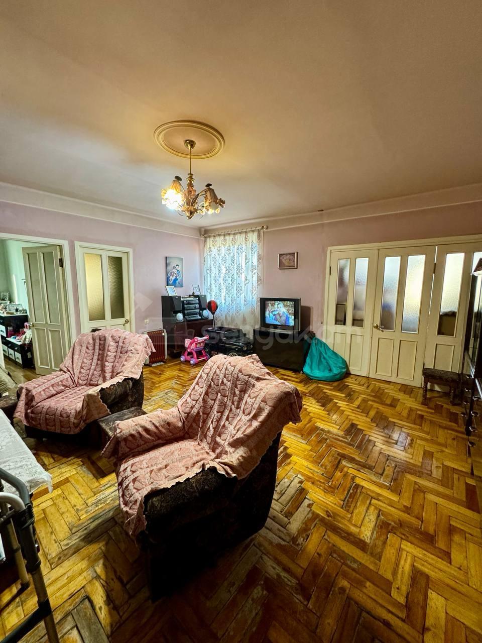 3 Սենյականոց Բնակարան Քարե Շենքում, 77քմ, 4/5 հարկ, Նորմալ Վիճակում