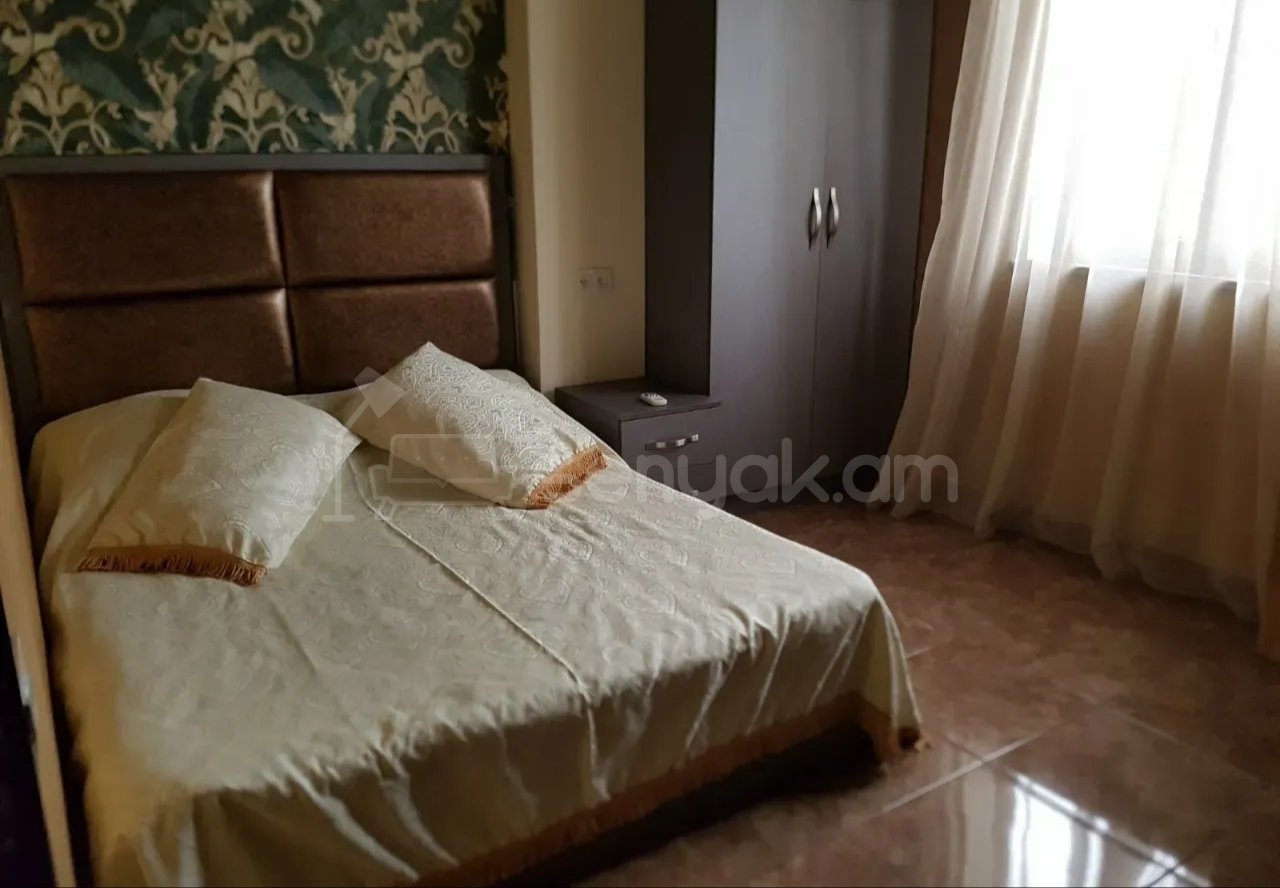 2 Սենյականոց Բնակարան Քարե Շենքում, 41քմ, 3/10 հարկ, Դիզայներական Վերանորոգված, Կահավորված