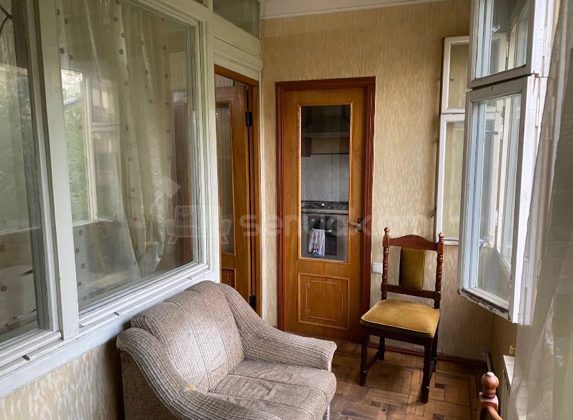 3 Սենյականոց Բնակարան Քարե Շենքում, 85քմ, 3/5 հարկ, Նորմալ Վիճակում, Կահավորված, Արևկող