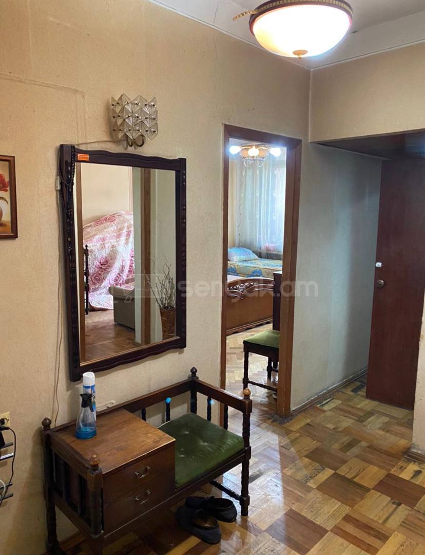 3 Սենյականոց Բնակարան Քարե Շենքում, 85քմ, 3/5 հարկ, Նորմալ Վիճակում, Կահավորված, Արևկող