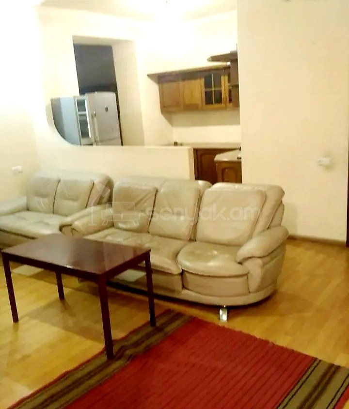 4 Սենյականոց Բնակարան Քարե Շենքում, 82քմ, 4/4 հարկ, Կապիտալ Վերանորոգված, Կահավորված