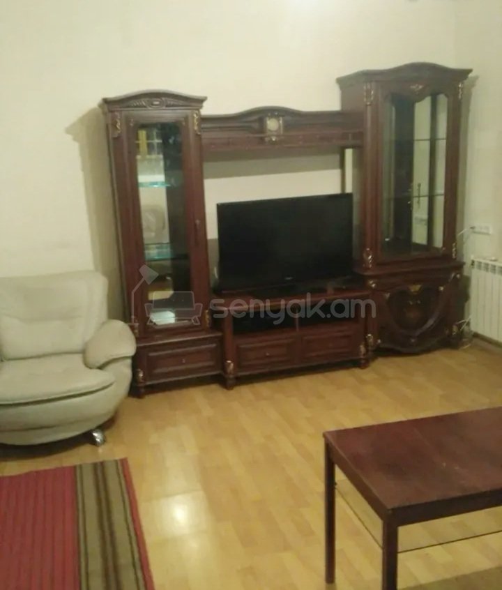 4 Սենյականոց Բնակարան Քարե Շենքում, 82քմ, 4/4 հարկ, Կապիտալ Վերանորոգված, Կահավորված