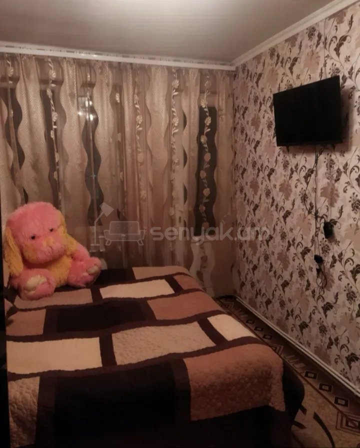 3 Սենյականոց Բնակարան Քարե Շենքում, 67քմ, 3/5 հարկ, Կապիտալ Վերանորոգված, Կահավորված