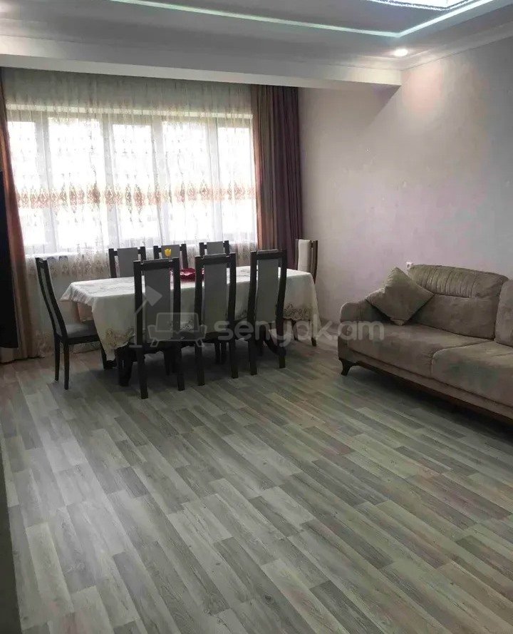 4 Սենյականոց Բնակարան Քարե Շենքում, 105քմ, 5/5 հարկ, Կապիտալ Վերանորոգված