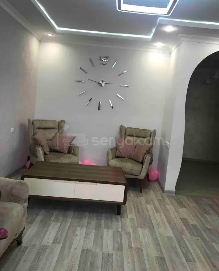 4 Սենյականոց Բնակարան Քարե Շենքում, 105քմ, 5/5 հարկ, Կապիտալ Վերանորոգված