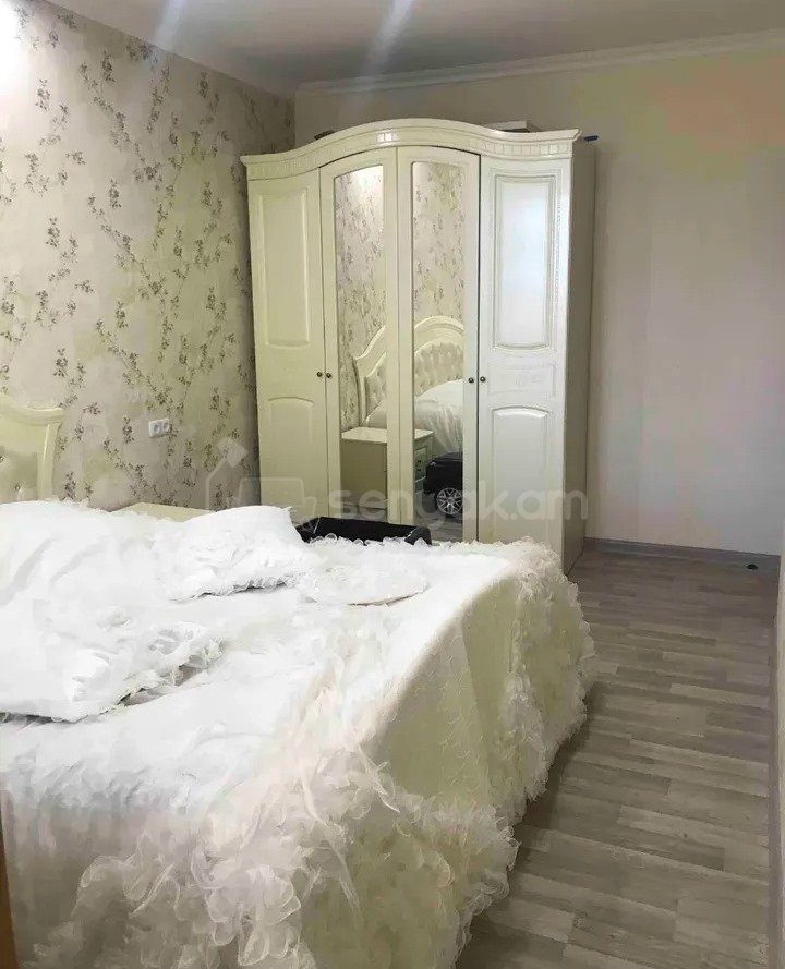 4 Սենյականոց Բնակարան Քարե Շենքում, 105քմ, 5/5 հարկ, Կապիտալ Վերանորոգված