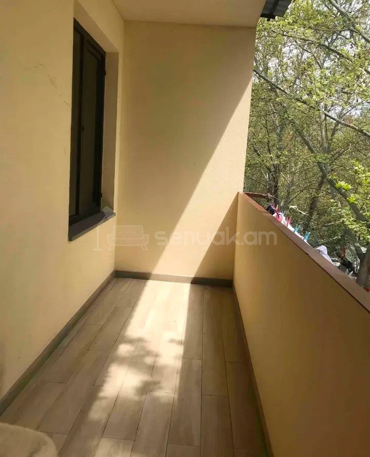 4 Սենյականոց Բնակարան Քարե Շենքում, 105քմ, 5/5 հարկ, Կապիտալ Վերանորոգված